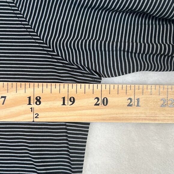 Under Armour dark gray Women's Tech Stripe 1/4 Zip-NWT- women Small - Picture 2 of 8